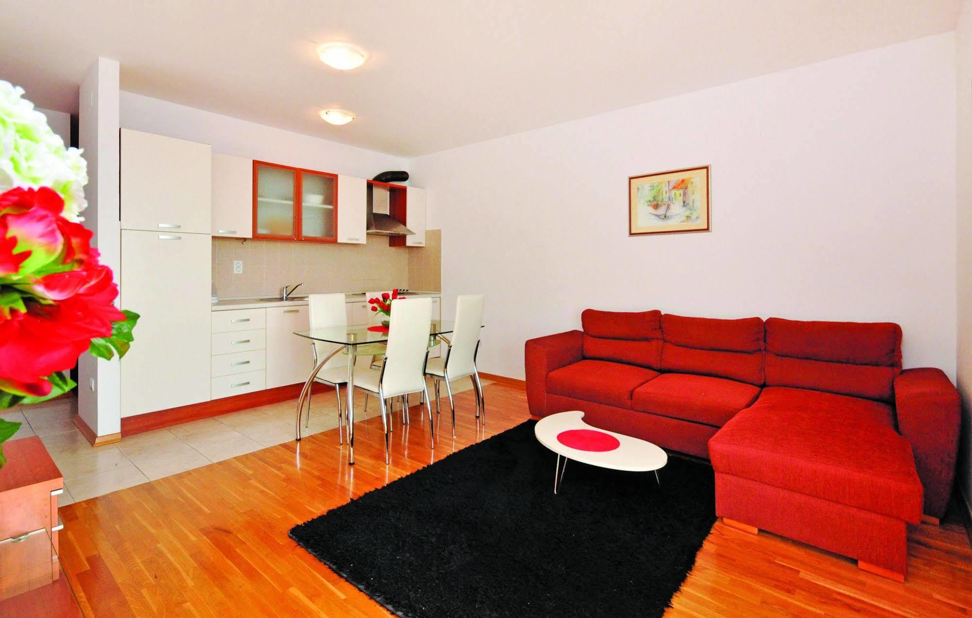 Apartments Beverly Omiš Exterior foto